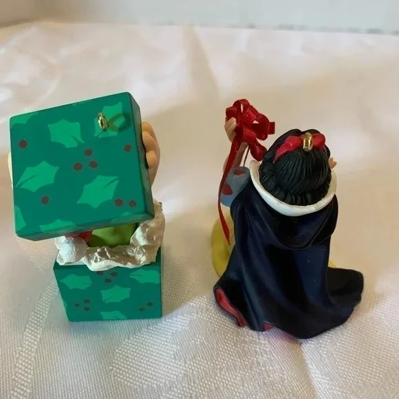 Hallmark Ornament Disney's Snow White 60th Anniversary Edition 1997 - Picture 5 of 6